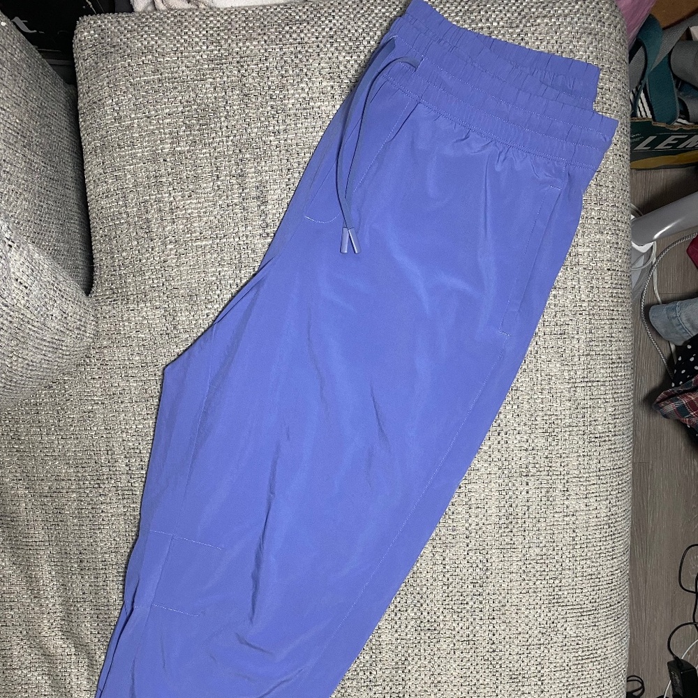 Periwinkle Athleta capris - Picture 7 of 8